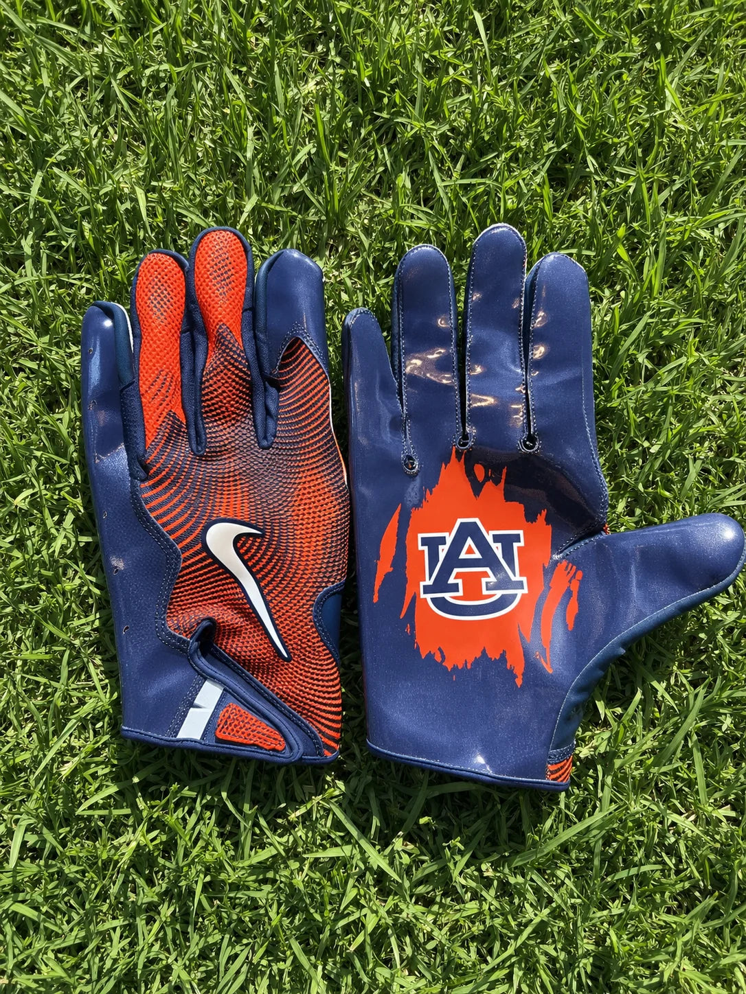 Auburn gloves